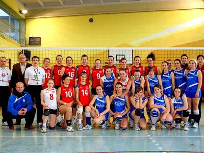 Dziewczyny z UKS "Metalik" walczyły z Juniorkami A...