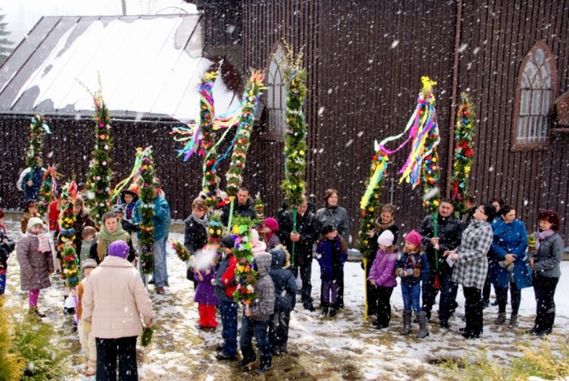 Palmy Wielkanocne w zimowej scenerii - Juszczyna 2012