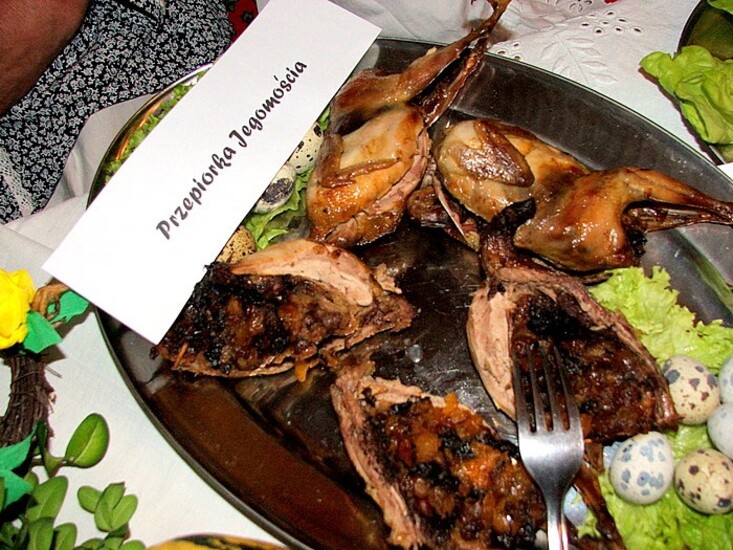 Nadziewany królik górą