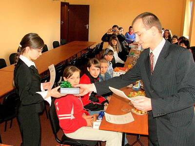 Obraz 11: I Gminny Konkurs Wiedzy o Bankowości i F...