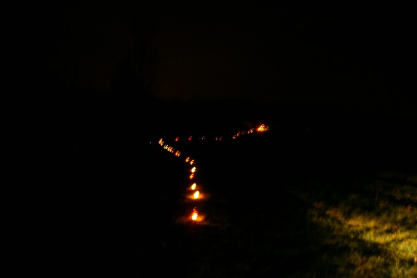 Płomień Pamięci - u stóp Krzyża Jubileuszowego na górze...