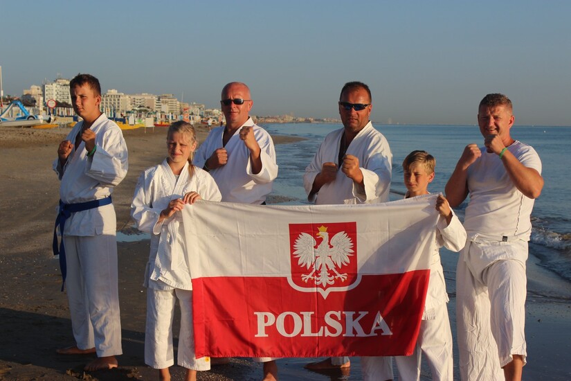 &#039;&#039;Arawashi&#039;&#039; wylądował w Emilii...