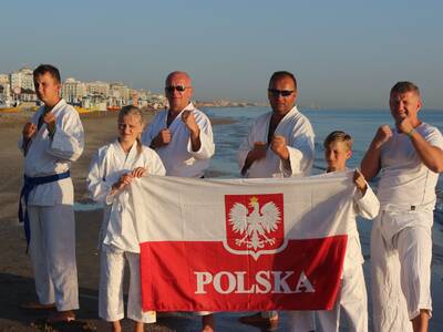 Obraz 12: ''Arawashi'' wylądował w Emilii - Romagn...