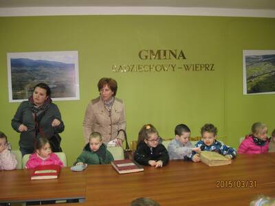 Obraz 7: Przedszkolaki z wizytą w  Urzędzie Gminy ...