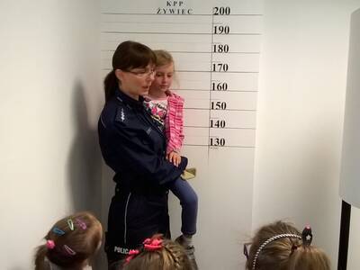 Obraz 6: Niecodzienna wizyta w Komendzie Policji