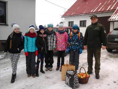 Obraz 2: Dokarmiamy leśne zwierzęta