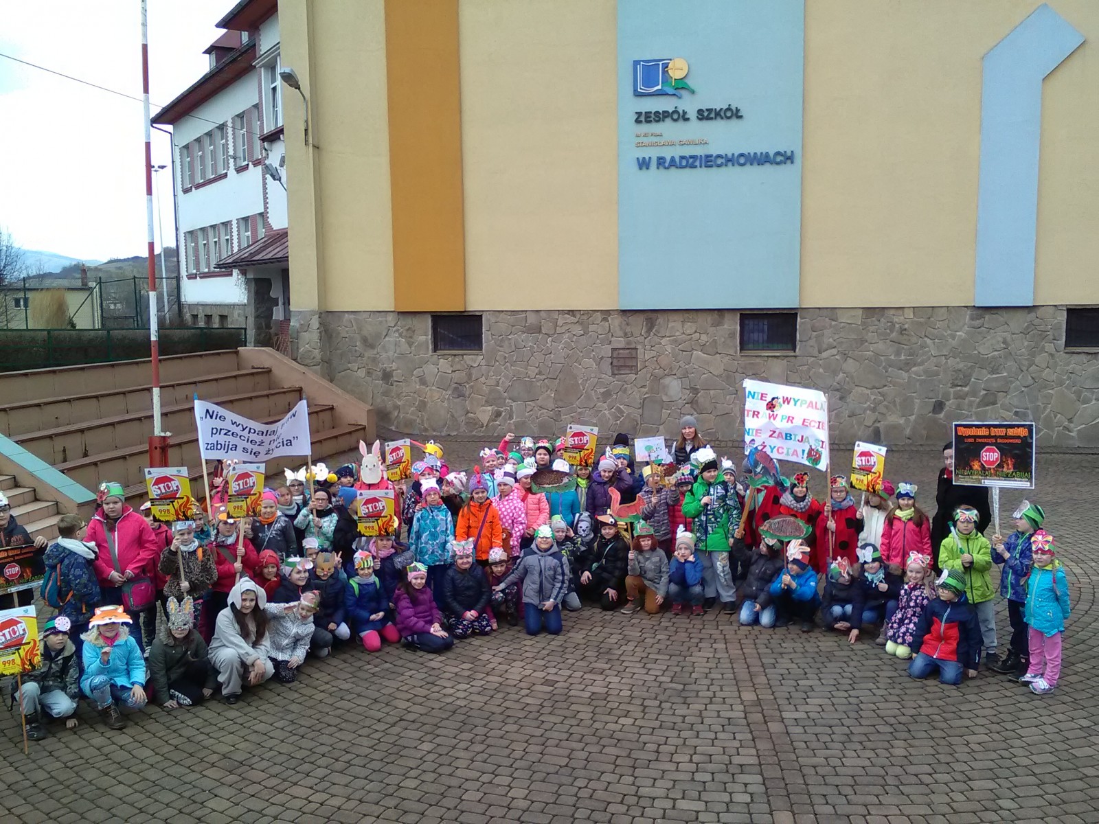 HAPPENING EKOLOGICZNY zorganizowany przez uczniów i nauczycieli klas  I - III SP Zespołu Szkół im. ks....