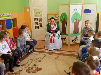 Obraz 13: ''Tradycje i zwyczaje ludowe naszego reg...