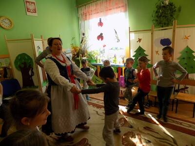 Obraz 15: ''Tradycje i zwyczaje ludowe naszego reg...