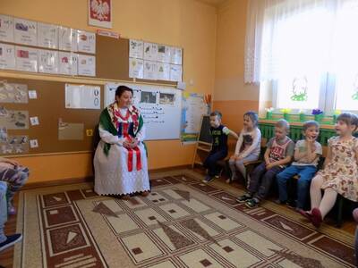 Obraz 18: ''Tradycje i zwyczaje ludowe naszego reg...