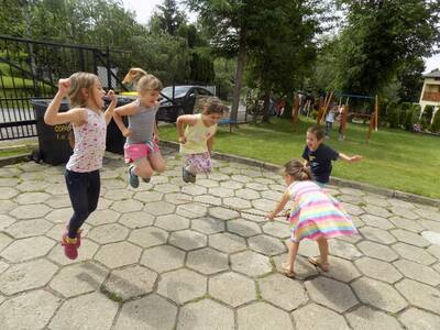 Obraz 2: PRZEDSZKOLAKI Z WIEPRZA MAJĄ NOWY PLAC ZA...