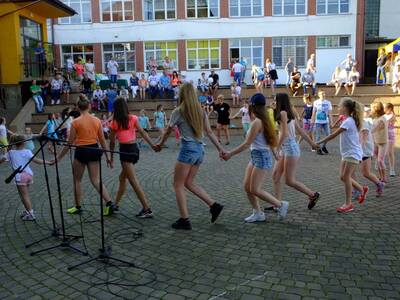 Obraz 2: Jubileusz 65-lecia szkoły w Radziechowach