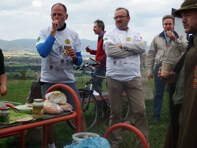 Obraz 11: Uczestnicy II Biegu Pocztyliona  przebie...