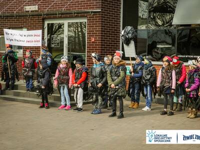 Obraz 22: ''ŚWIAT NISZCZONY GLOBALNIE – RATUJ LOKA...