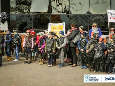 Obraz 23: ''ŚWIAT NISZCZONY GLOBALNIE – RATUJ LOKA...