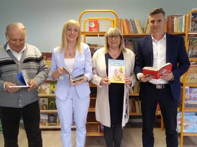 Obraz 6: Nowa biblioteka szkolna w Przybędzy otwar...