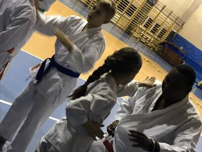 Obraz 15: OŻYWCZA  LEKCJA  AFRYKAŃSKIEGO KARATE W ...