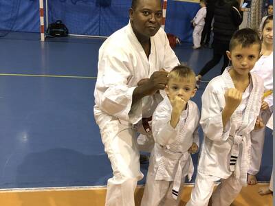 Obraz 40: OŻYWCZA  LEKCJA  AFRYKAŃSKIEGO KARATE W ...