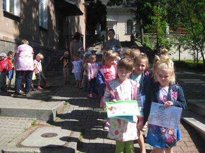 Obraz 2: Radziechowscy strażacy przedszkolakom