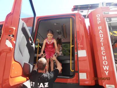 Obraz 46: Radziechowscy strażacy przedszkolakom